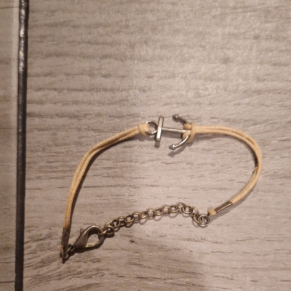 🍦Silver Anchor Bracelet with Tan Cord🐬